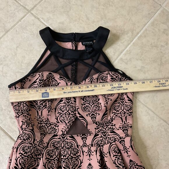 En Focus Midi Dress women’s 4 cocktail party Blush Floral textured design - Picture 11 of 14